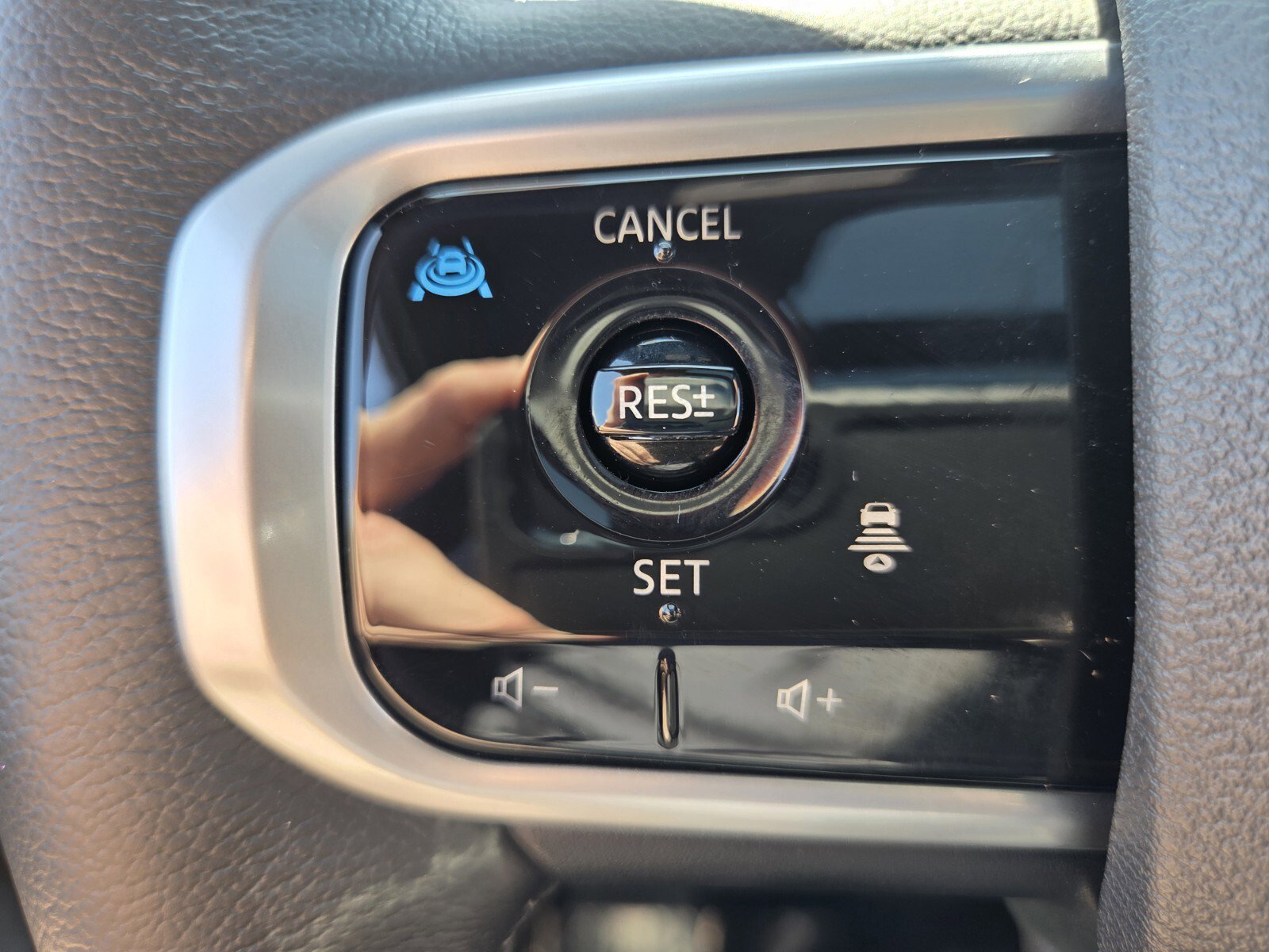 Used 2025 Nissan Armada Platinum image 29