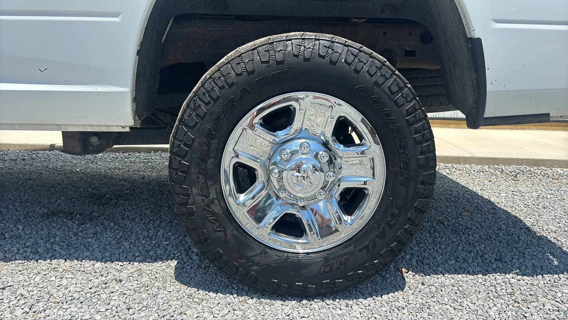 Used 2018 RAM 2500 SLT AWD/4WD image 2