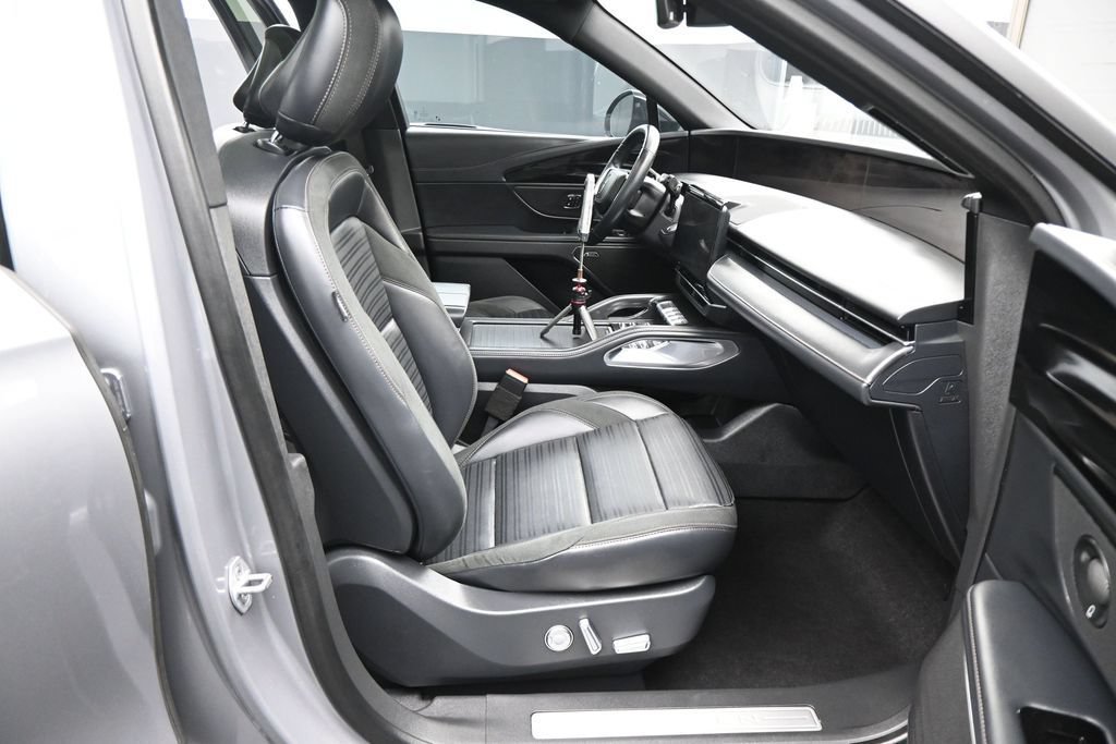 Used 2025 Lincoln Nautilus Reserve w/ Jet Appearance Package AWD/4WD image 22
