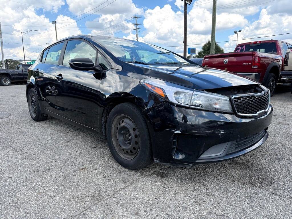 Used 2017 Kia Forte LX image 2