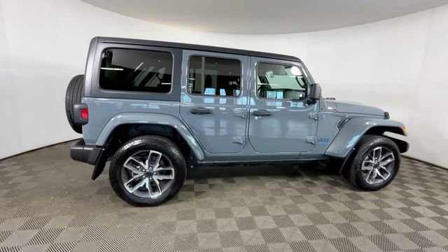 Used 2024 Jeep Wrangler Unlimited w/ Convenience Group AWD/4WD image 4