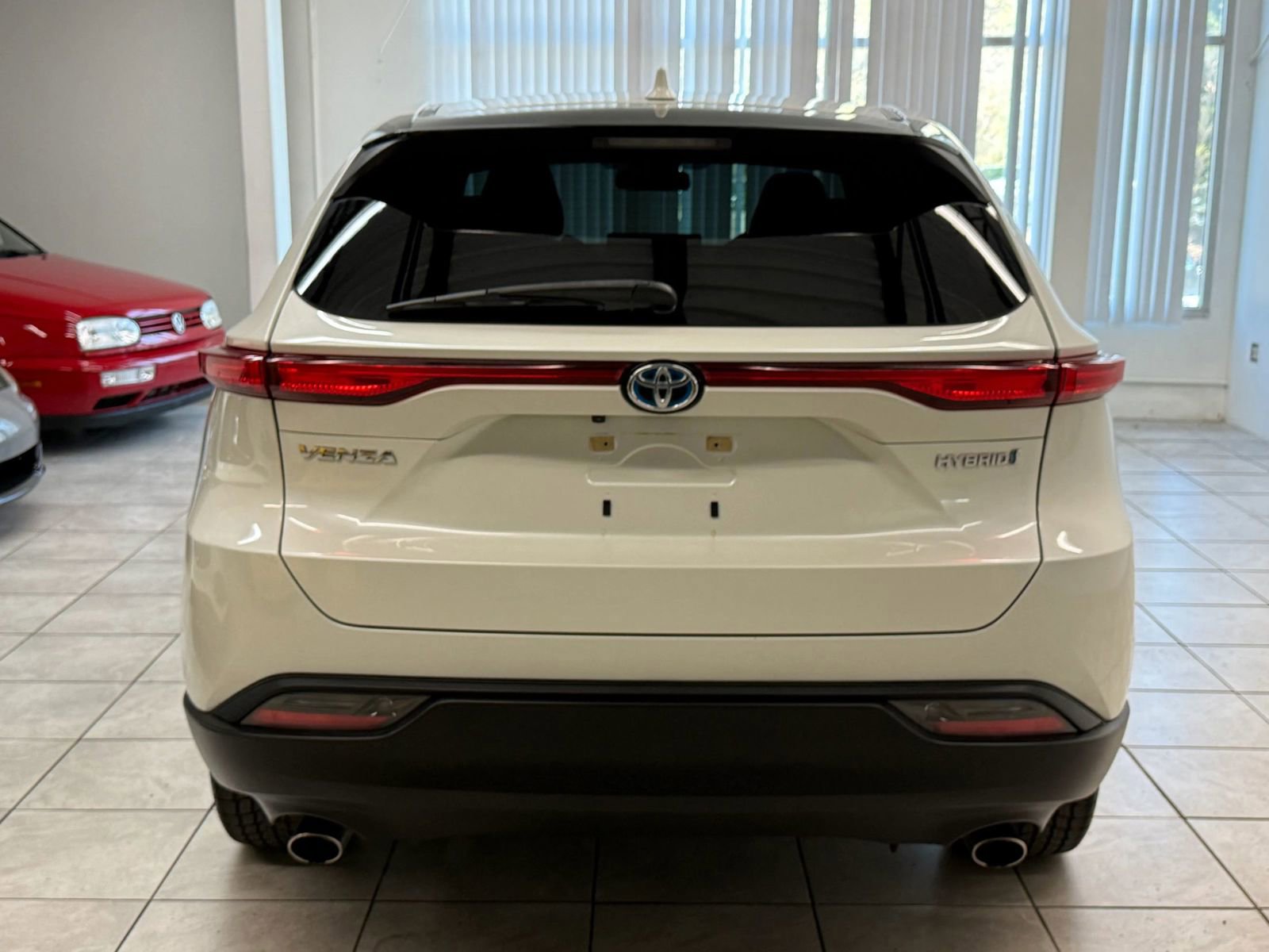 Used 2021 Toyota Venza LE image 8