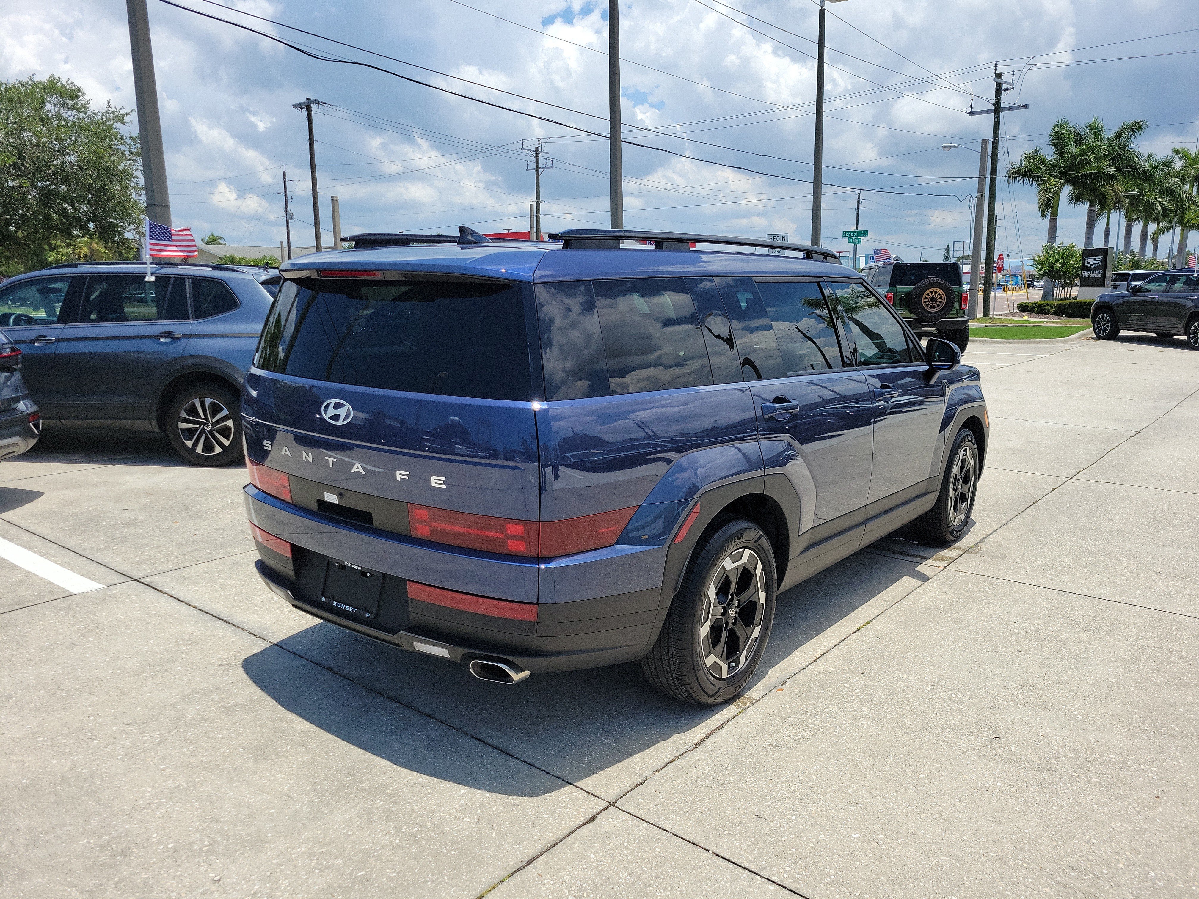 Used 2025 Hyundai Santa Fe SEL FWD image 4