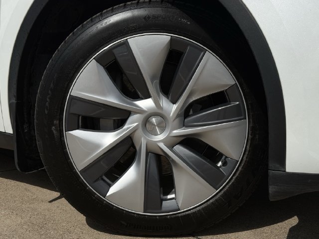 Used 2023 Tesla Model Y Long Range AWD/4WD image 9