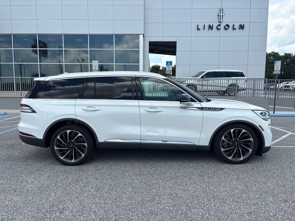 Certified 2020 Lincoln Aviator Reserve w/ Equipment Group 202A AWD/4WD image 2