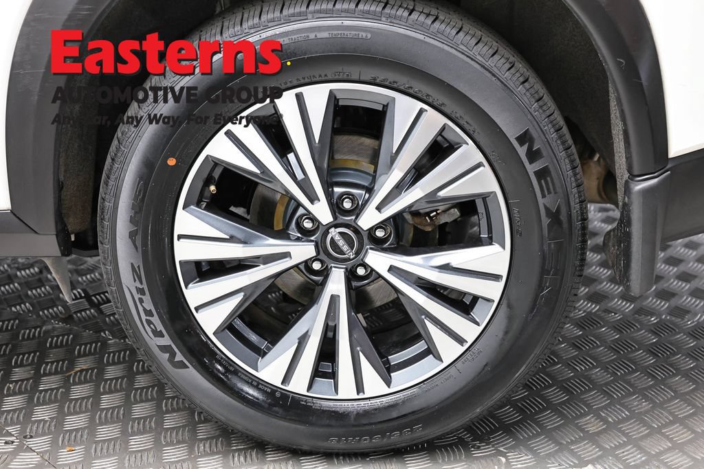 Used 2023 Nissan Rogue SV AWD/4WD image 8