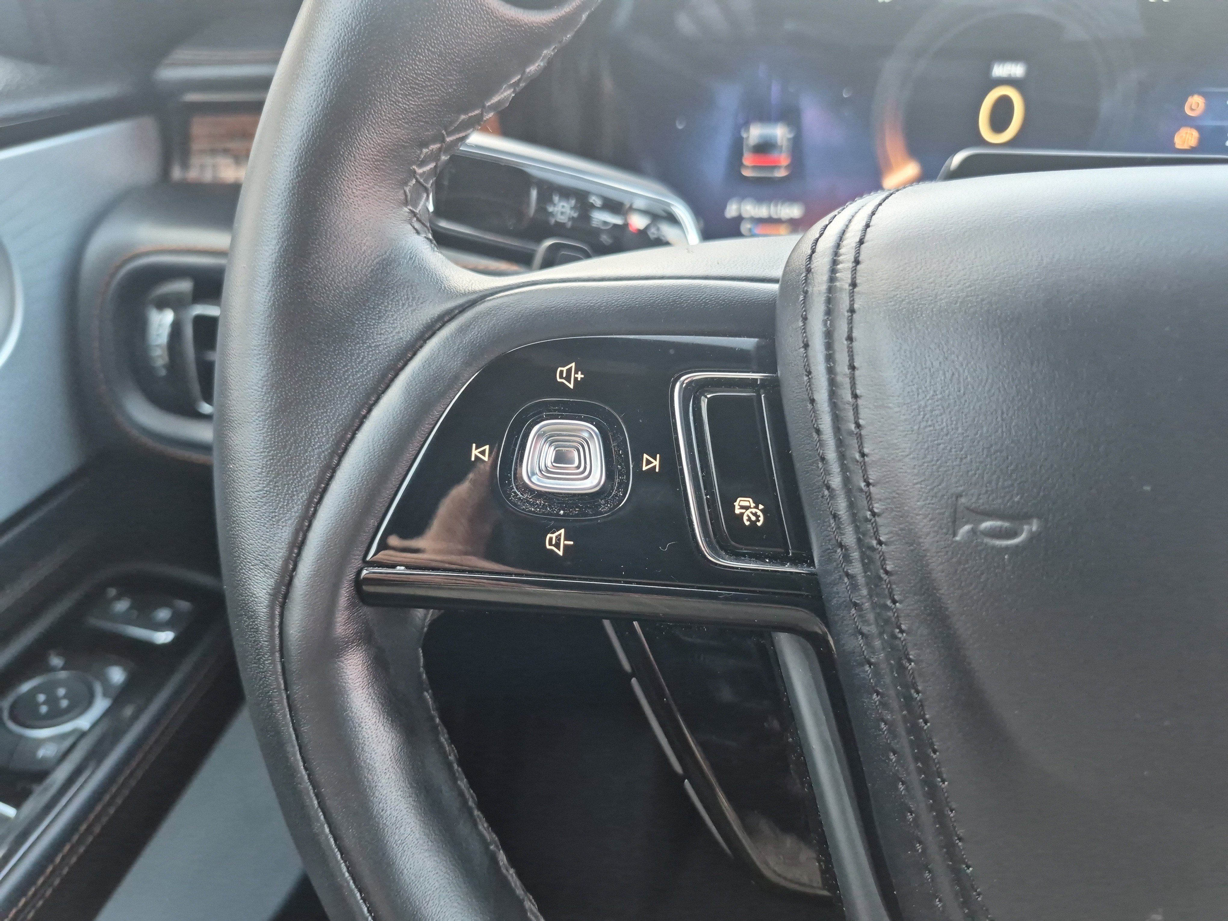 Used 2025 Lincoln Aviator Black Label image 27