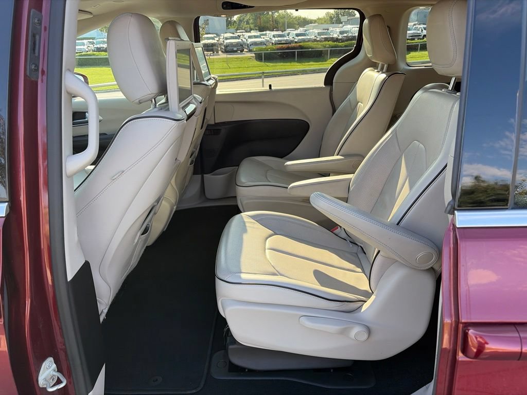 Used 2018 Chrysler Pacifica Limited w/ Advanced Safetytec Group FWD image 44