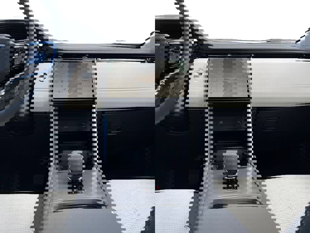 New 2025 Land Rover Discovery Sport S image 27