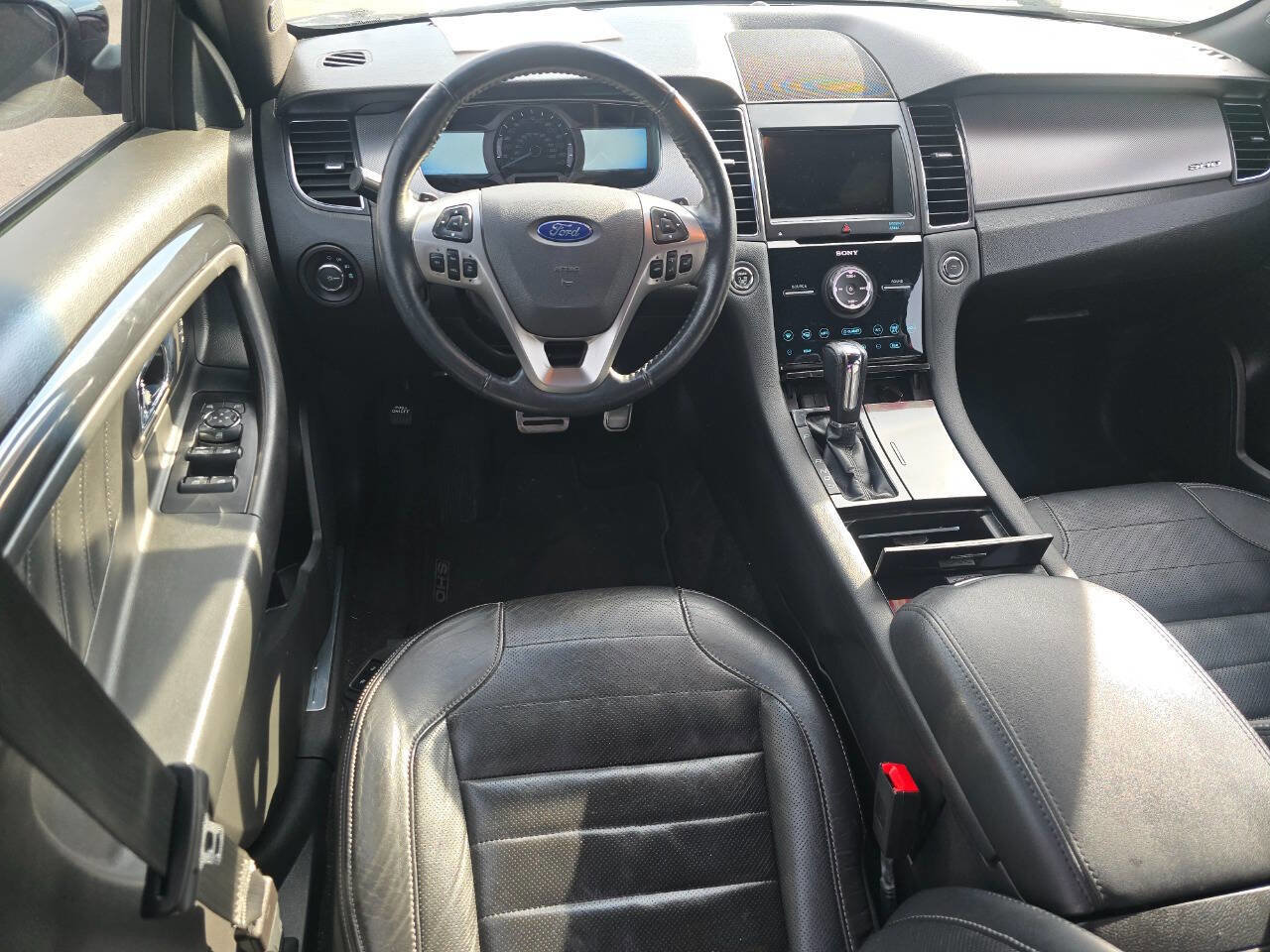 Used 2018 Ford Taurus SHO image 27
