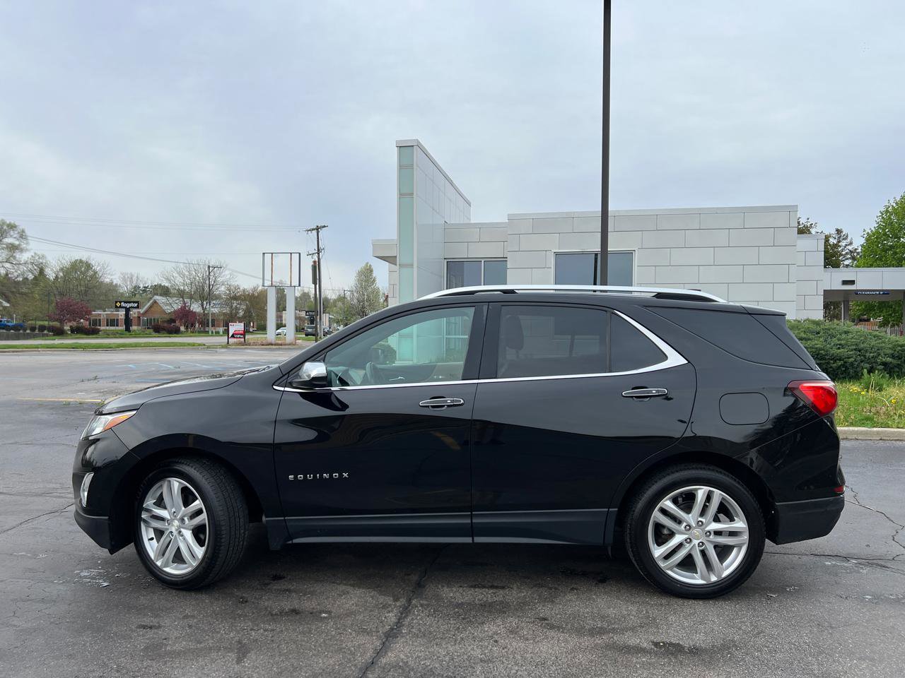 Used 2018 Chevrolet Equinox Premier AWD/4WD image 3