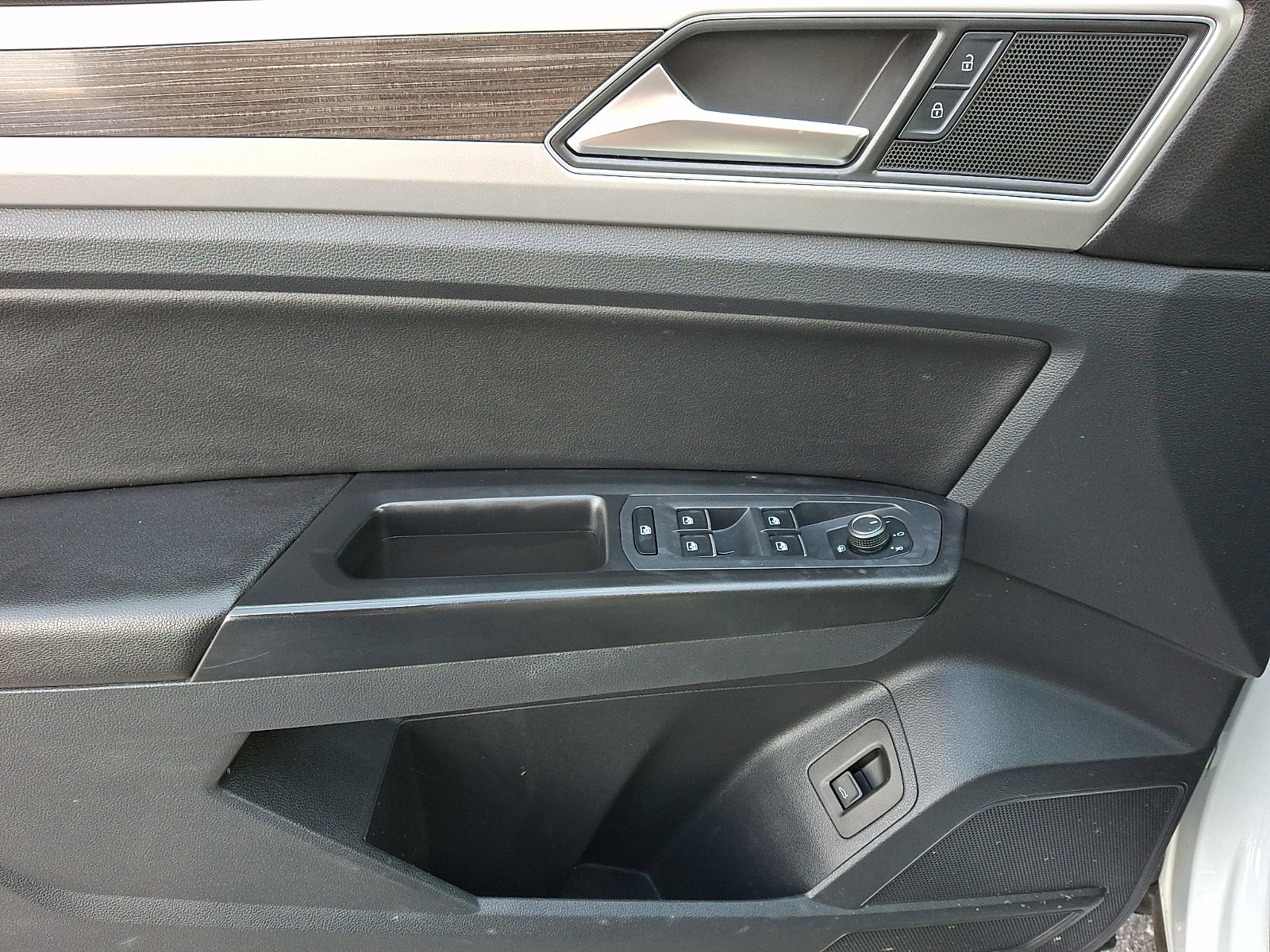 Used 2018 Volkswagen Atlas SE image 13