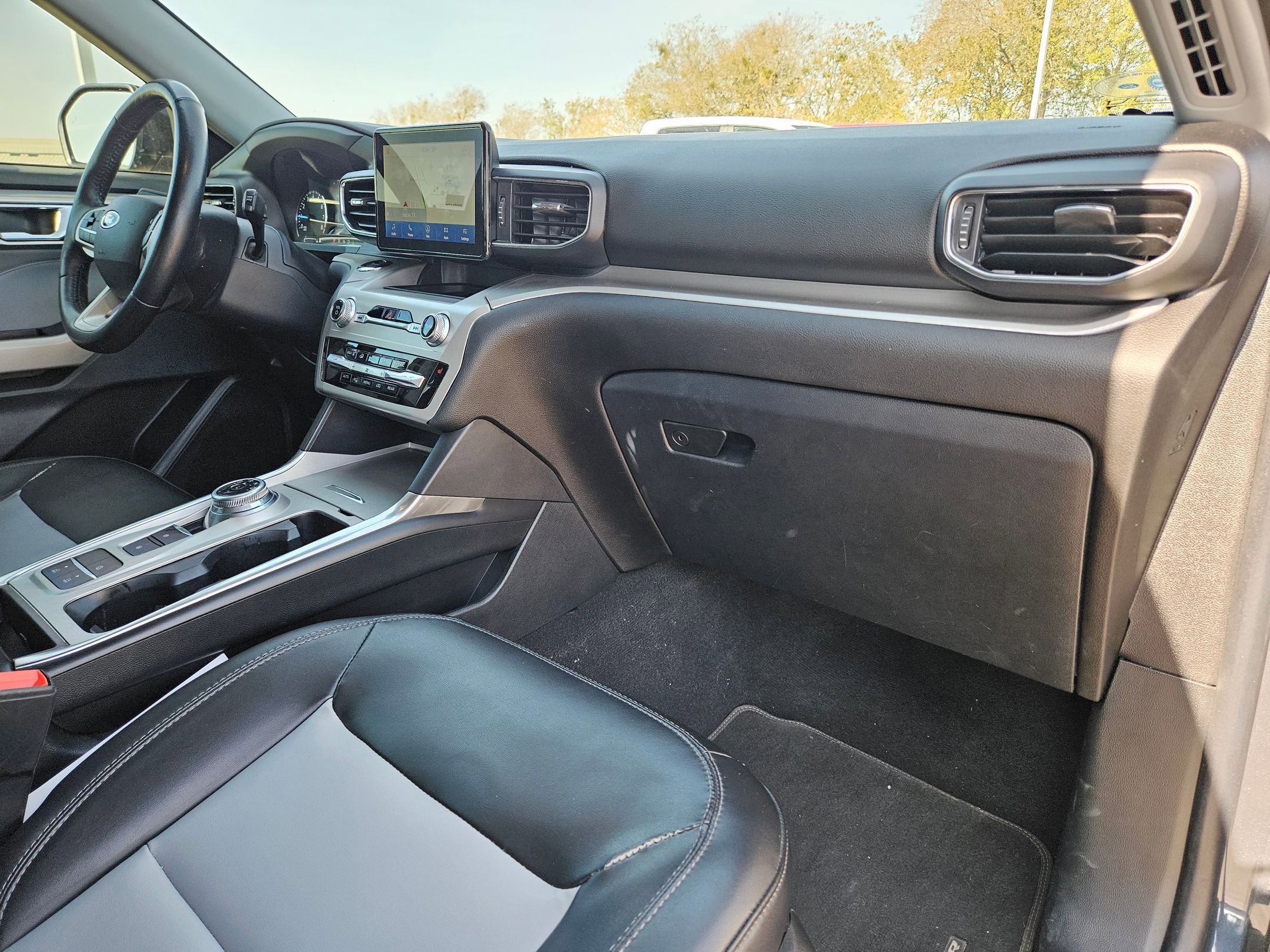 Used 2022 Ford Explorer XLT w/ Equipment Group 202A image 28