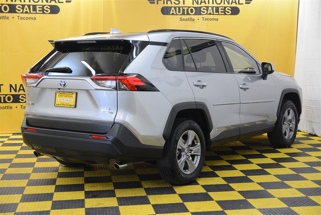 Used 2022 Toyota RAV4 LE image 10