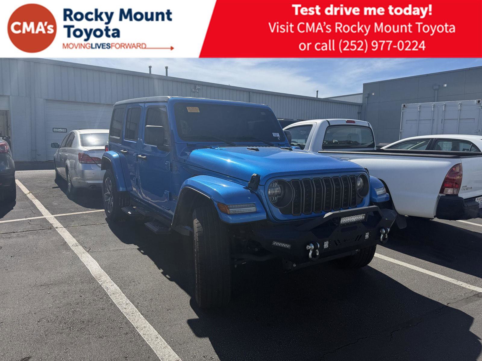 Used 2024 Jeep Wrangler Unlimited w/ Convenience Group AWD/4WD image 1