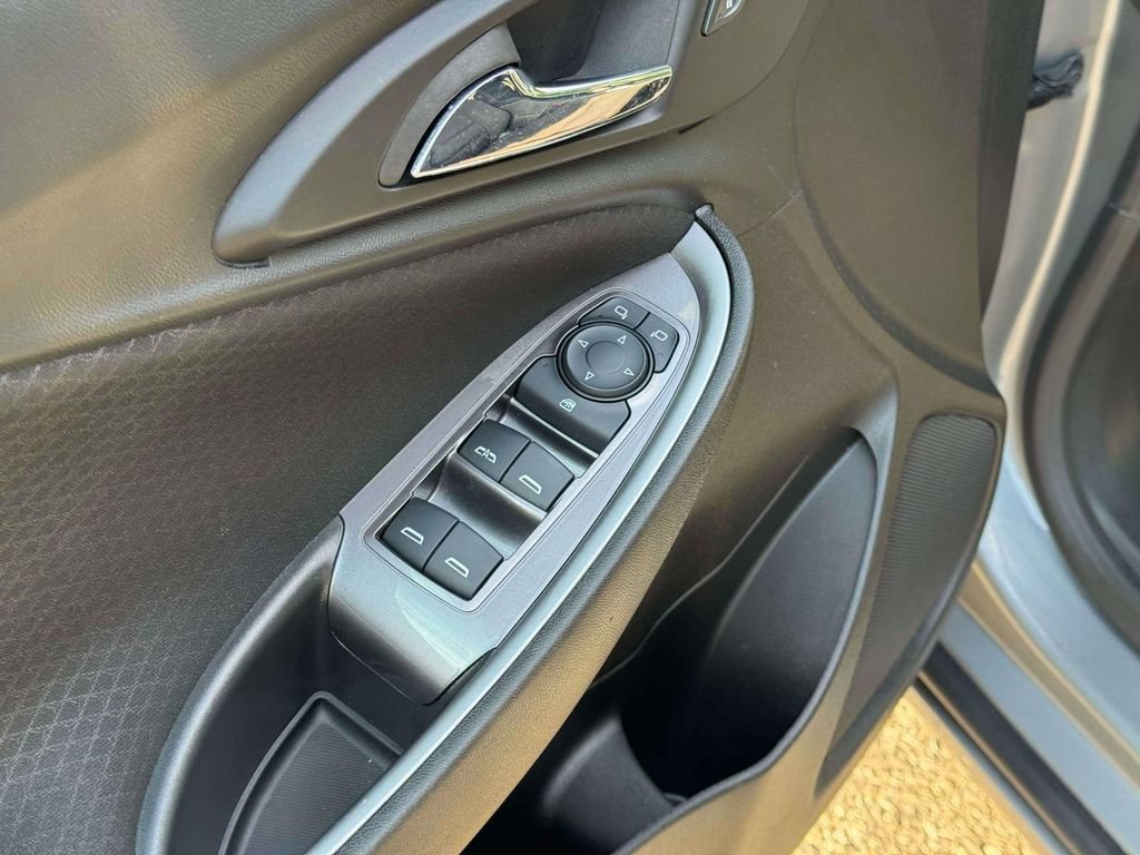 Used 2023 Chevrolet Malibu LT FWD image 19