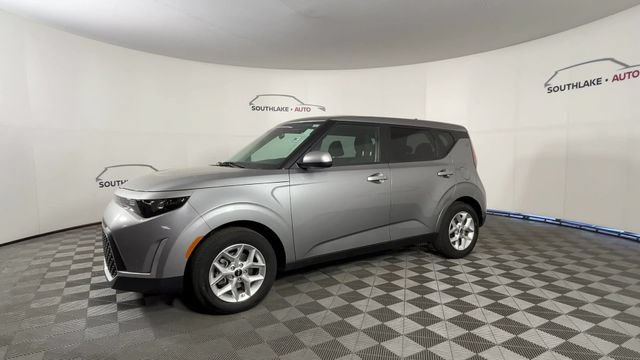 Certified 2025 Kia Soul LX w/ LX Technology Package FWD image 5