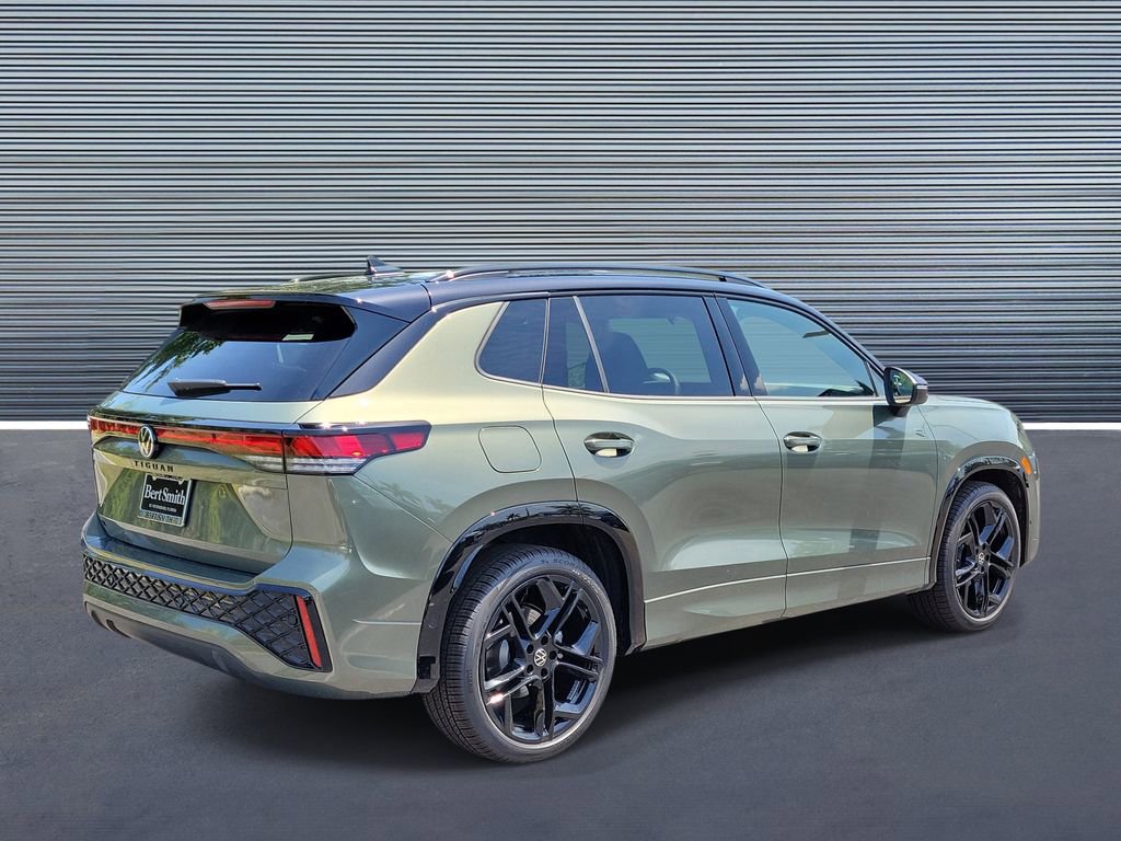 New 2026 Volkswagen Tiguan SE R-Line image 3