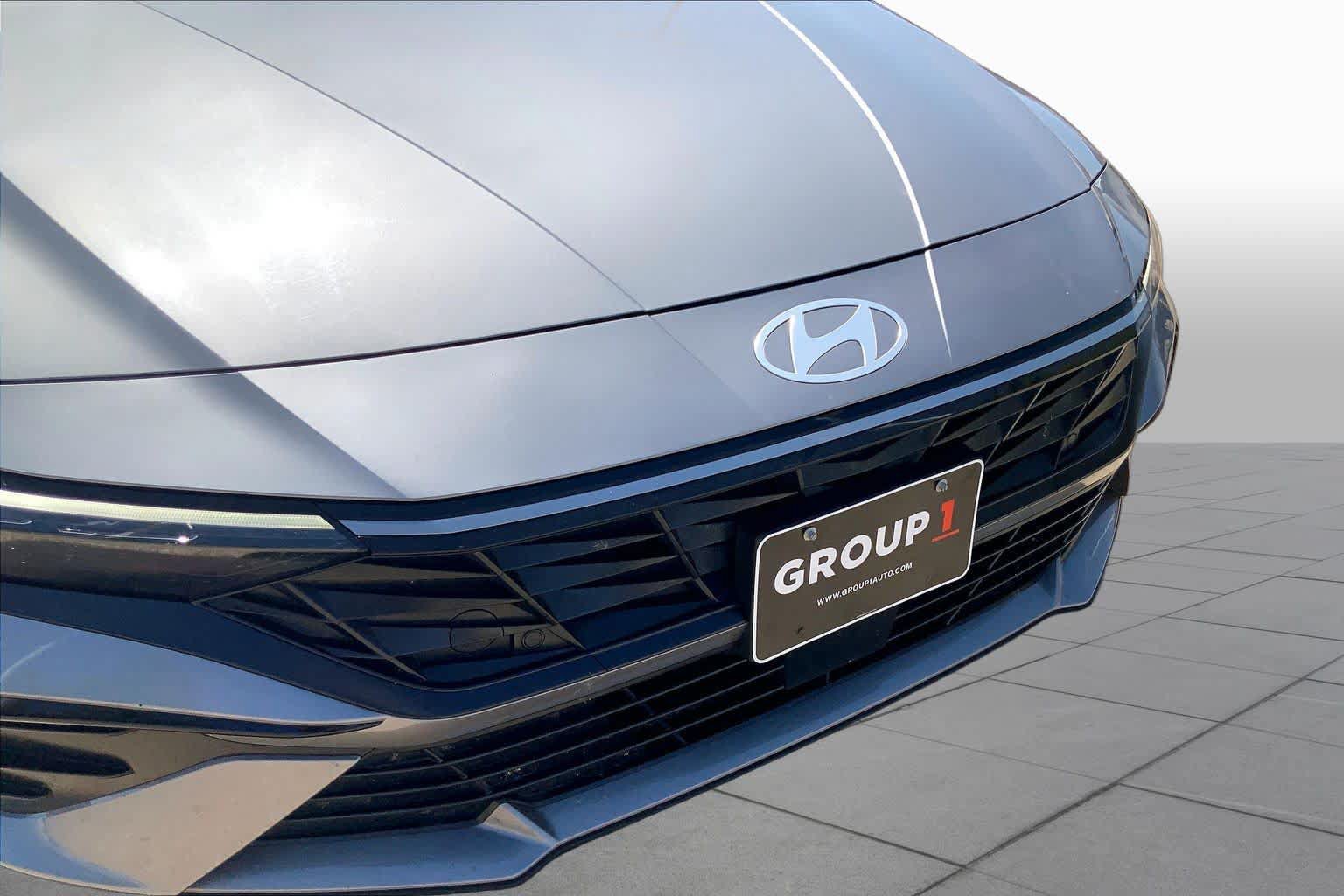 Used 2025 Hyundai Elantra SEL FWD image 36