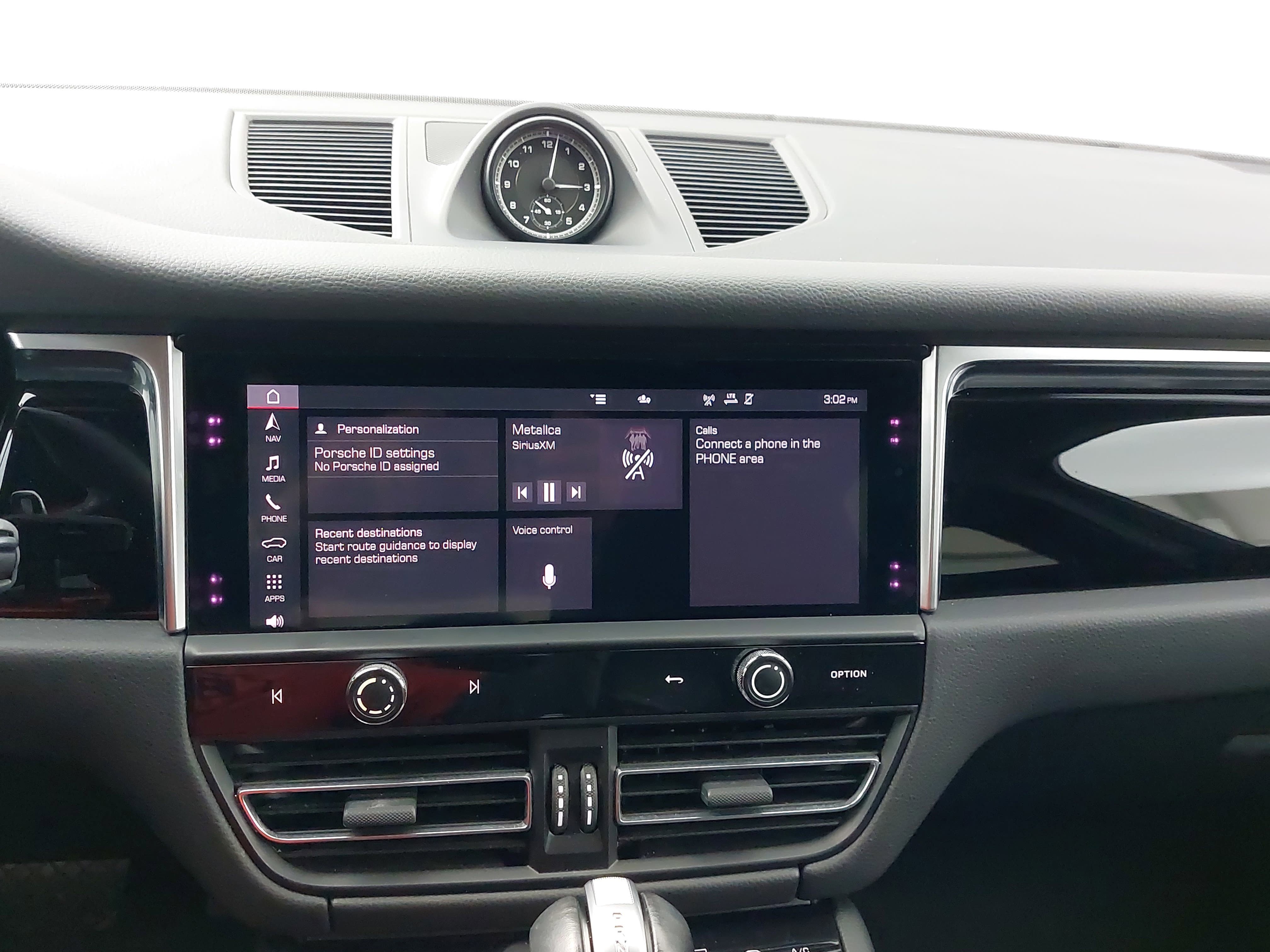 Certified 2023 Porsche Macan AWD/4WD image 22