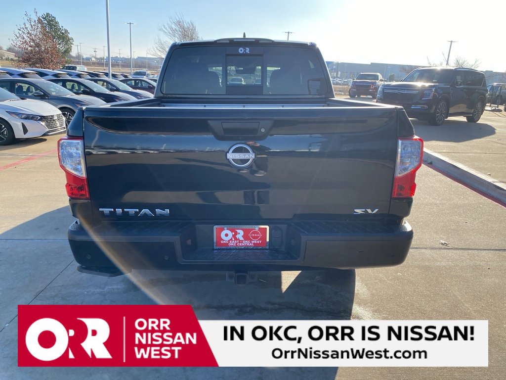Used 2024 Nissan Titan SV w/ SV Convenience Package image 4