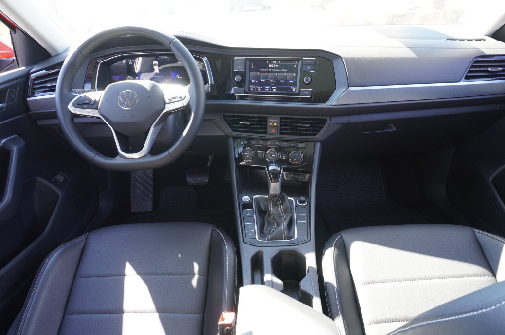 Used 2023 Volkswagen Jetta SE FWD image 11