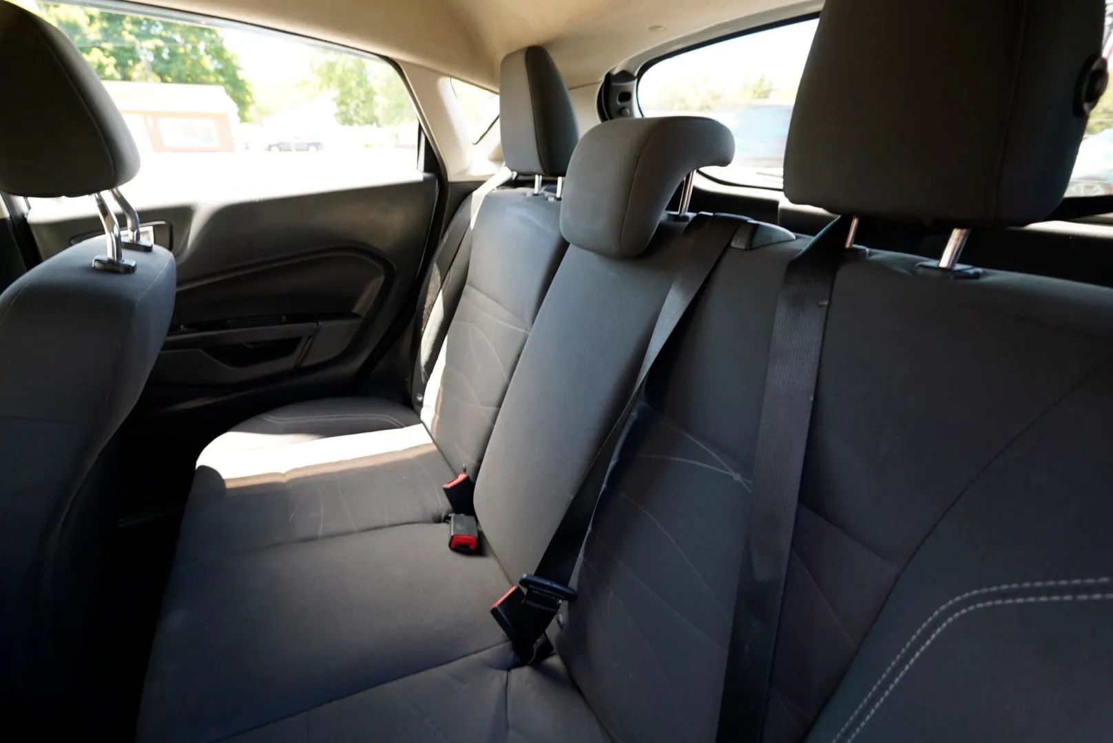 Used 2016 Ford Fiesta SE FWD image 25