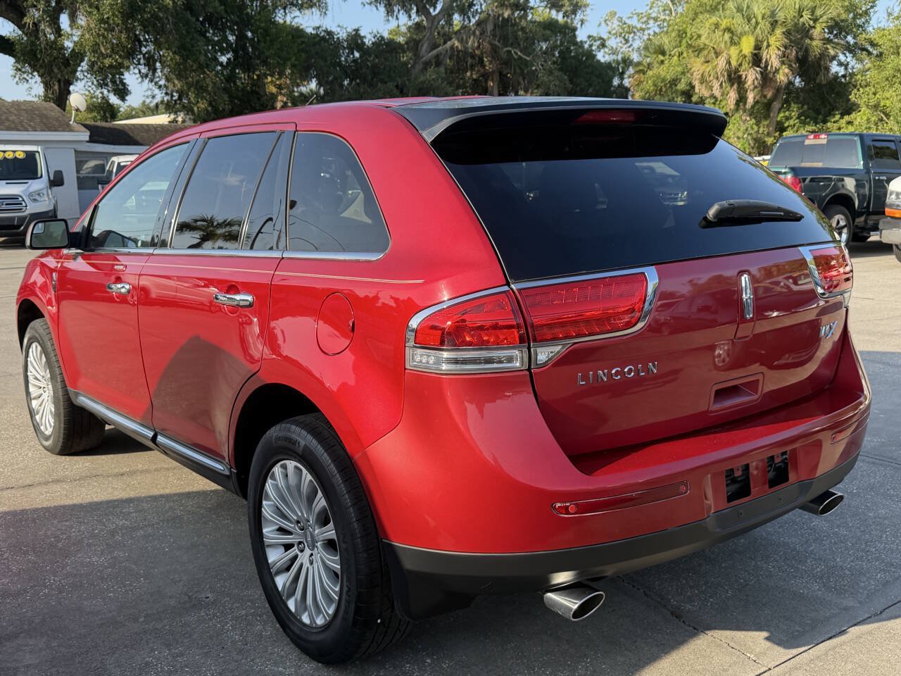 Used 2012 Lincoln MKX FWD image 6