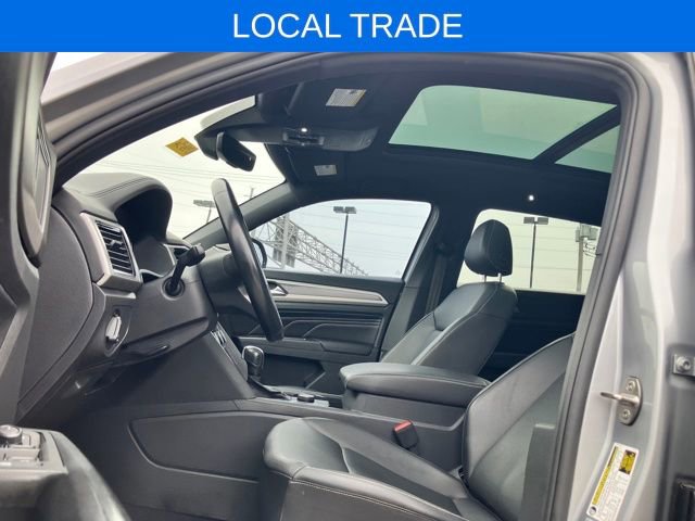Used 2020 Volkswagen Atlas Cross Sport SEL image 2
