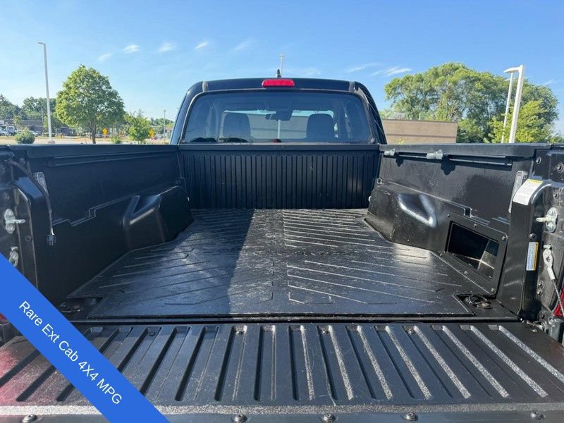 Used 2022 Toyota Tacoma SR AWD/4WD image 4