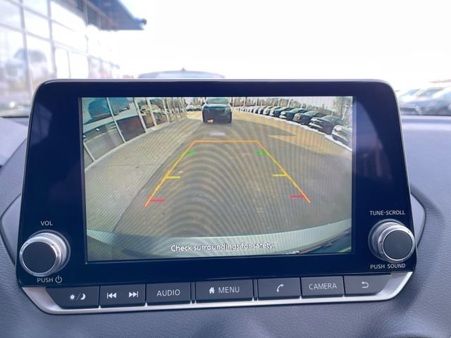 Used 2025 Nissan Sentra SV w/ Trunk Package image 14