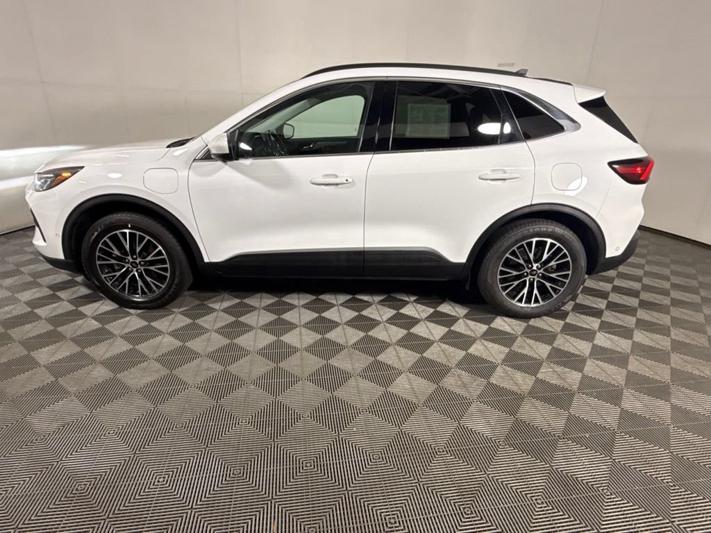 Used 2023 Ford Escape SE w/ PHEV Premium Package FWD image 6