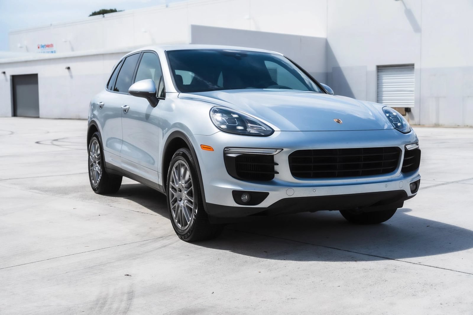 Used 2016 Porsche Cayenne S AWD/4WD image 2