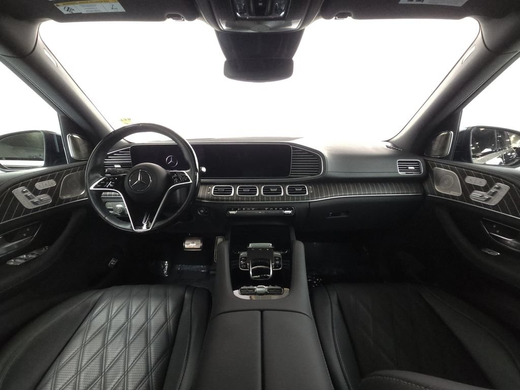 Used 2025 Mercedes-Benz Maybach GLS 600 4MATIC image 27