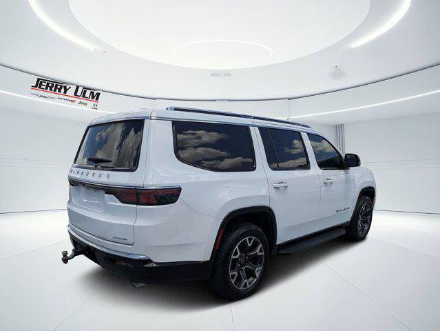 Certified 2023 Jeep Wagoneer Series III w/ Convenience Group I RWD image 3