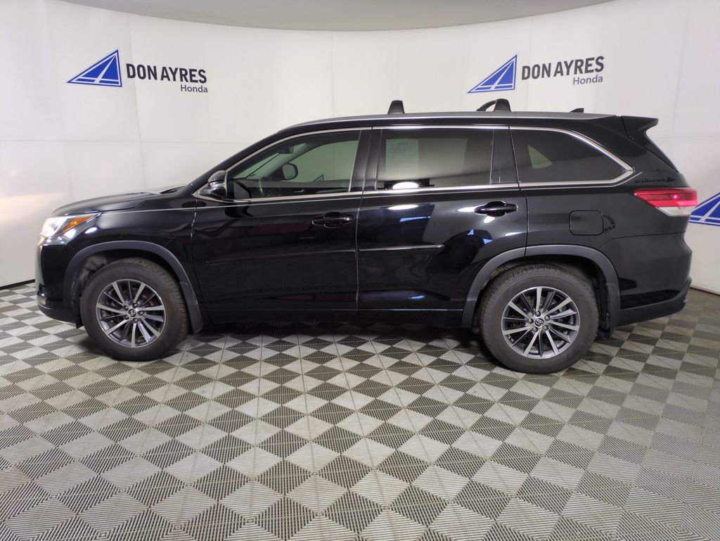 Used 2017 Toyota Highlander XLE w/ Protection Package #3 image 2
