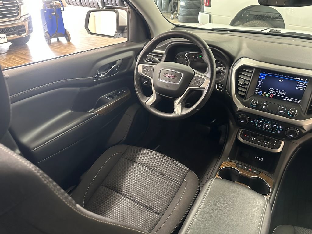 Used 2022 GMC Acadia SLE w/ LPO, Floor Liner Package AWD/4WD image 14