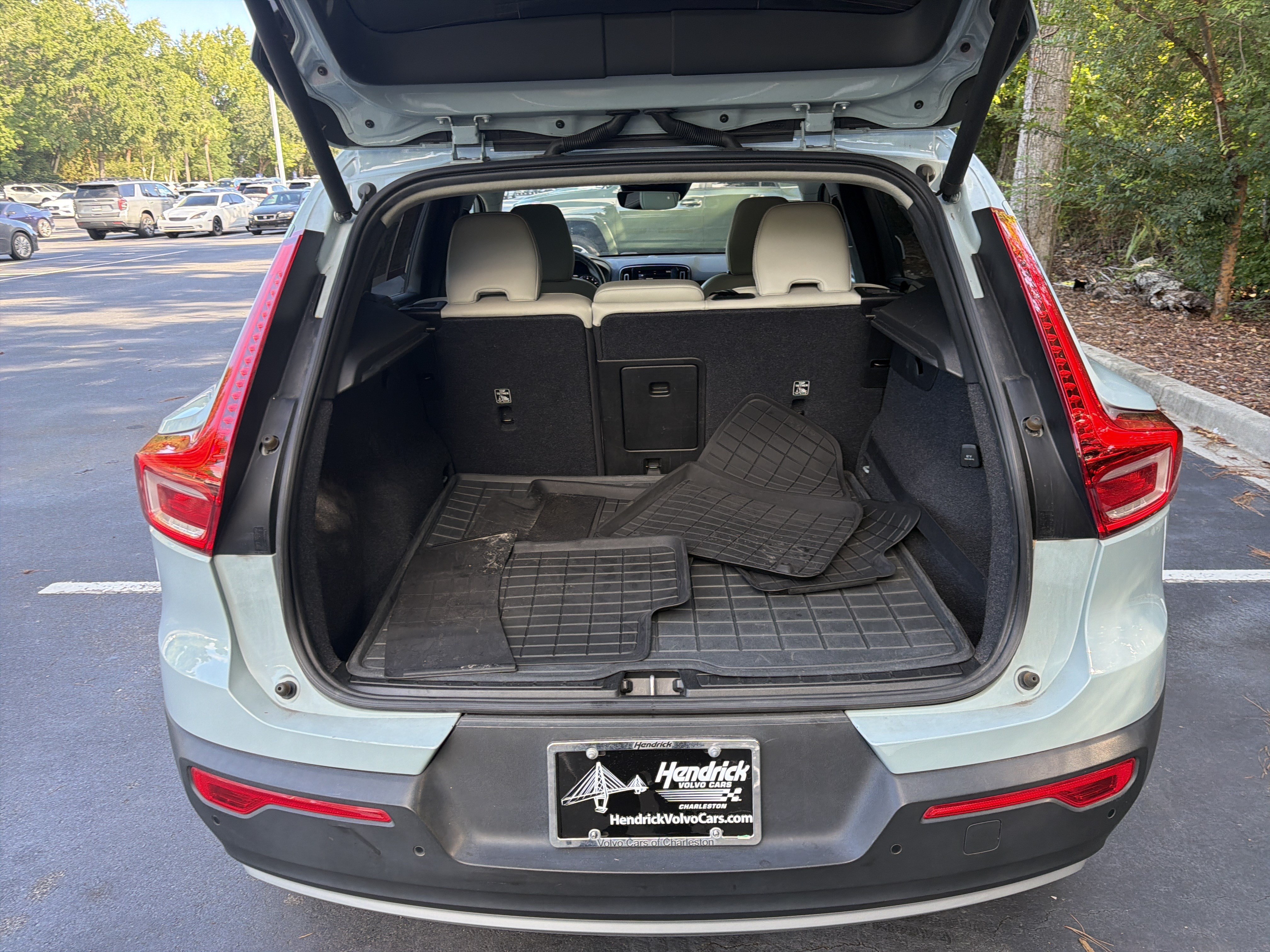 Used 2019 Volvo XC40 T5 Momentum AWD/4WD image 34