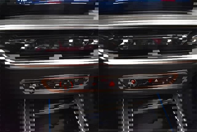 Used 2024 BMW X7 M60i w/ Executive Package image 31