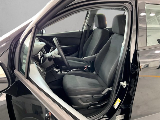 Used 2019 Chevrolet Trax LS FWD image 27