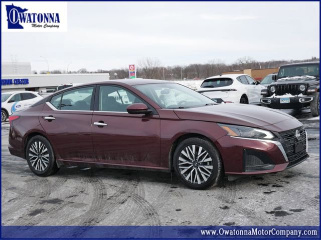 Used 2024 Nissan Altima 2.5 SV