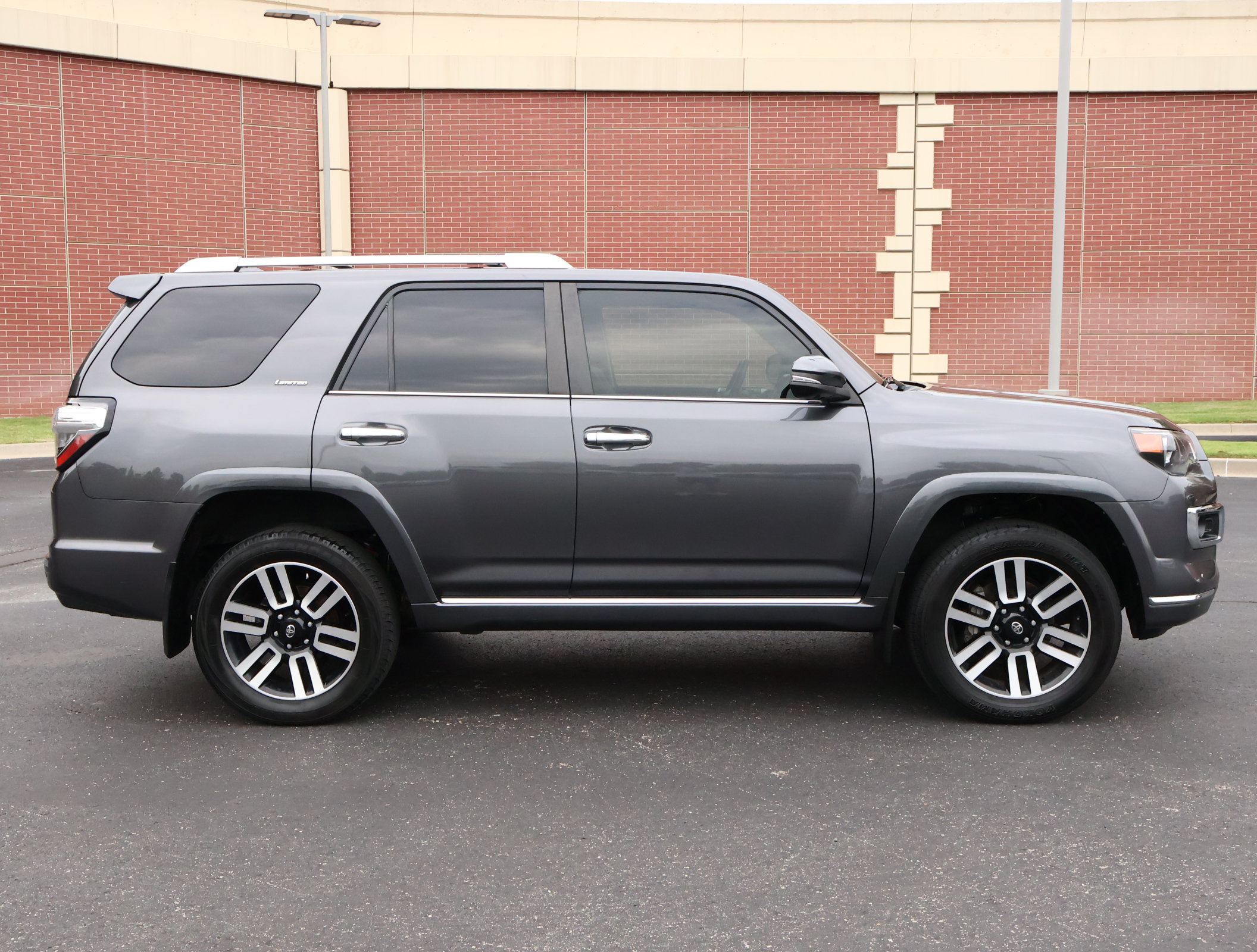 Used 2022 Toyota 4Runner Limited AWD/4WD image 36