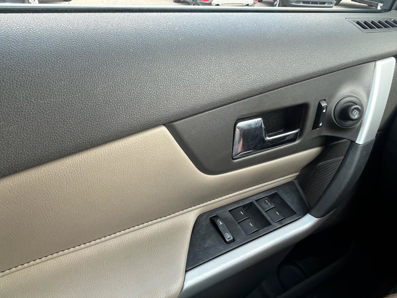 Used 2011 Ford Edge Limited FWD image 27