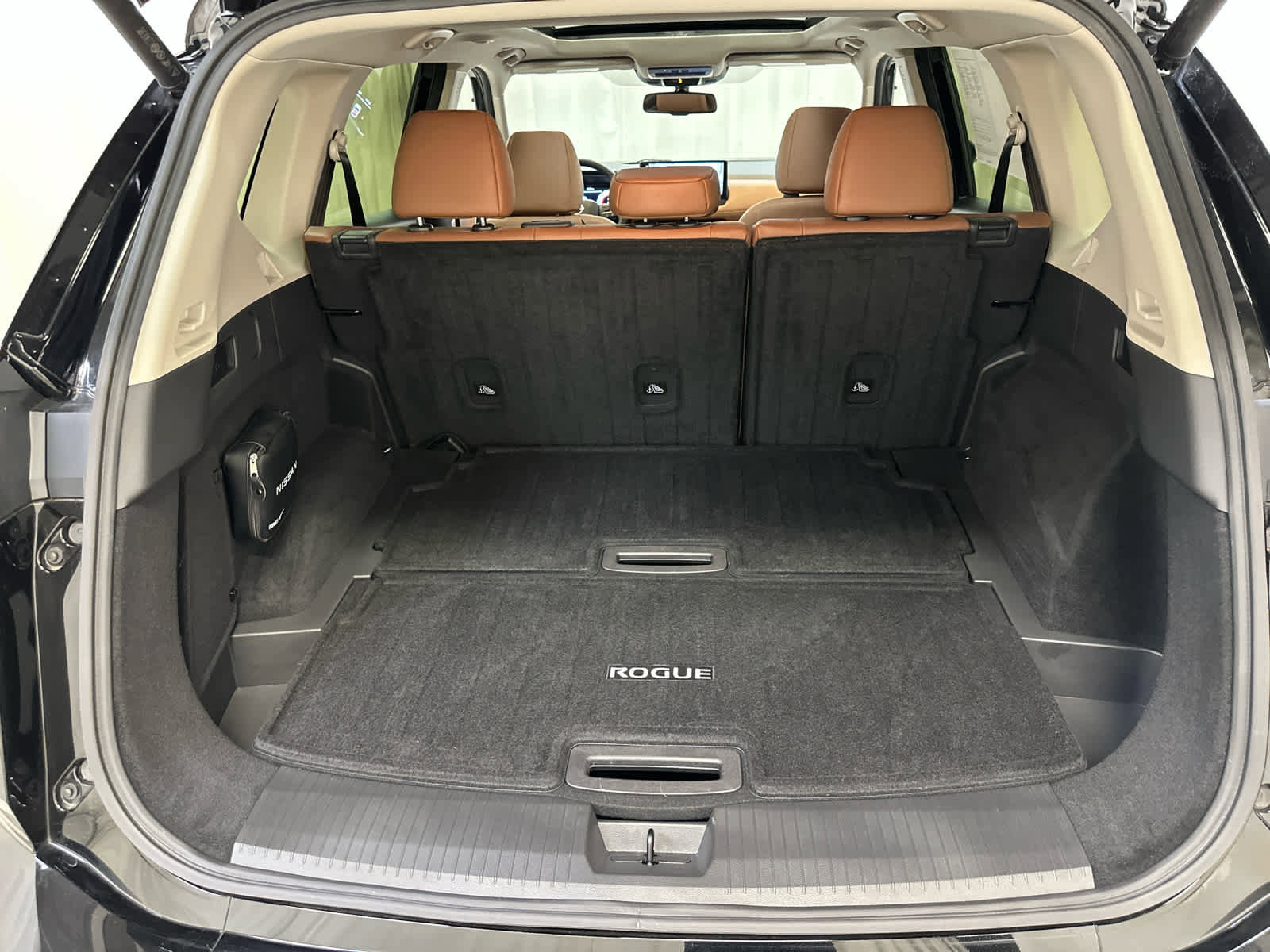 Certified 2025 Nissan Rogue Platinum image 21