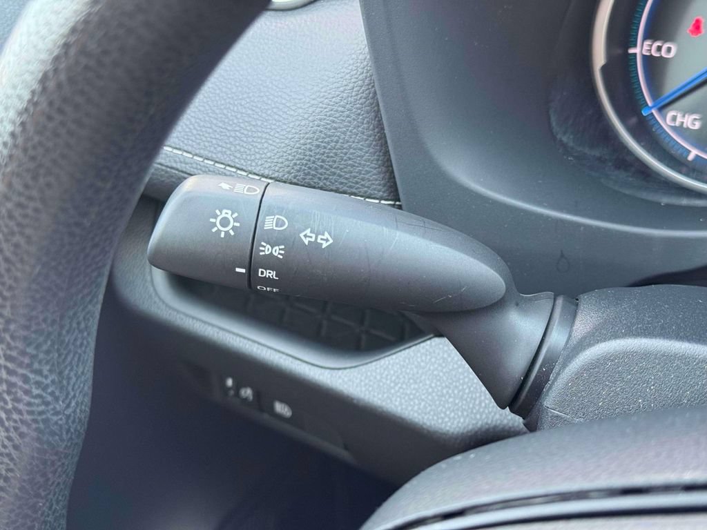 Used 2025 Toyota RAV4 LE AWD/4WD image 23