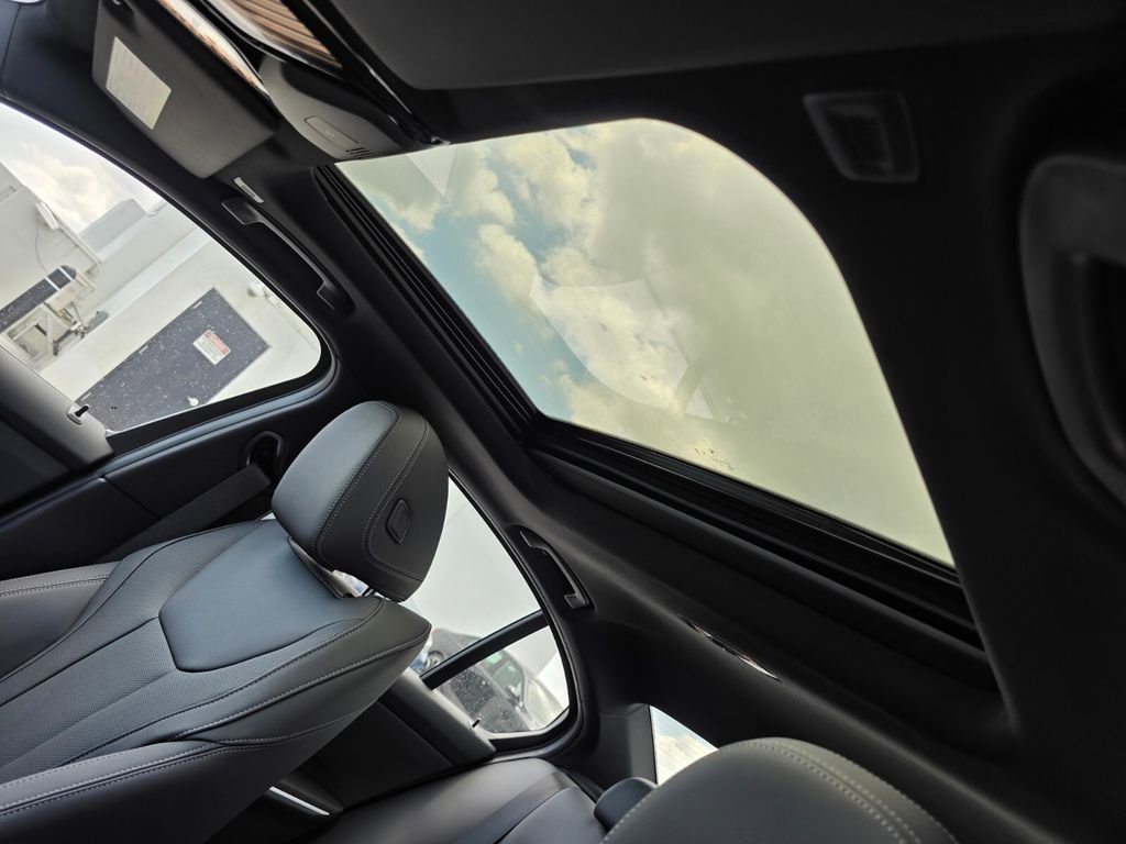 New 2026 BMW 330i Sedan w/ M Sport Package image 10