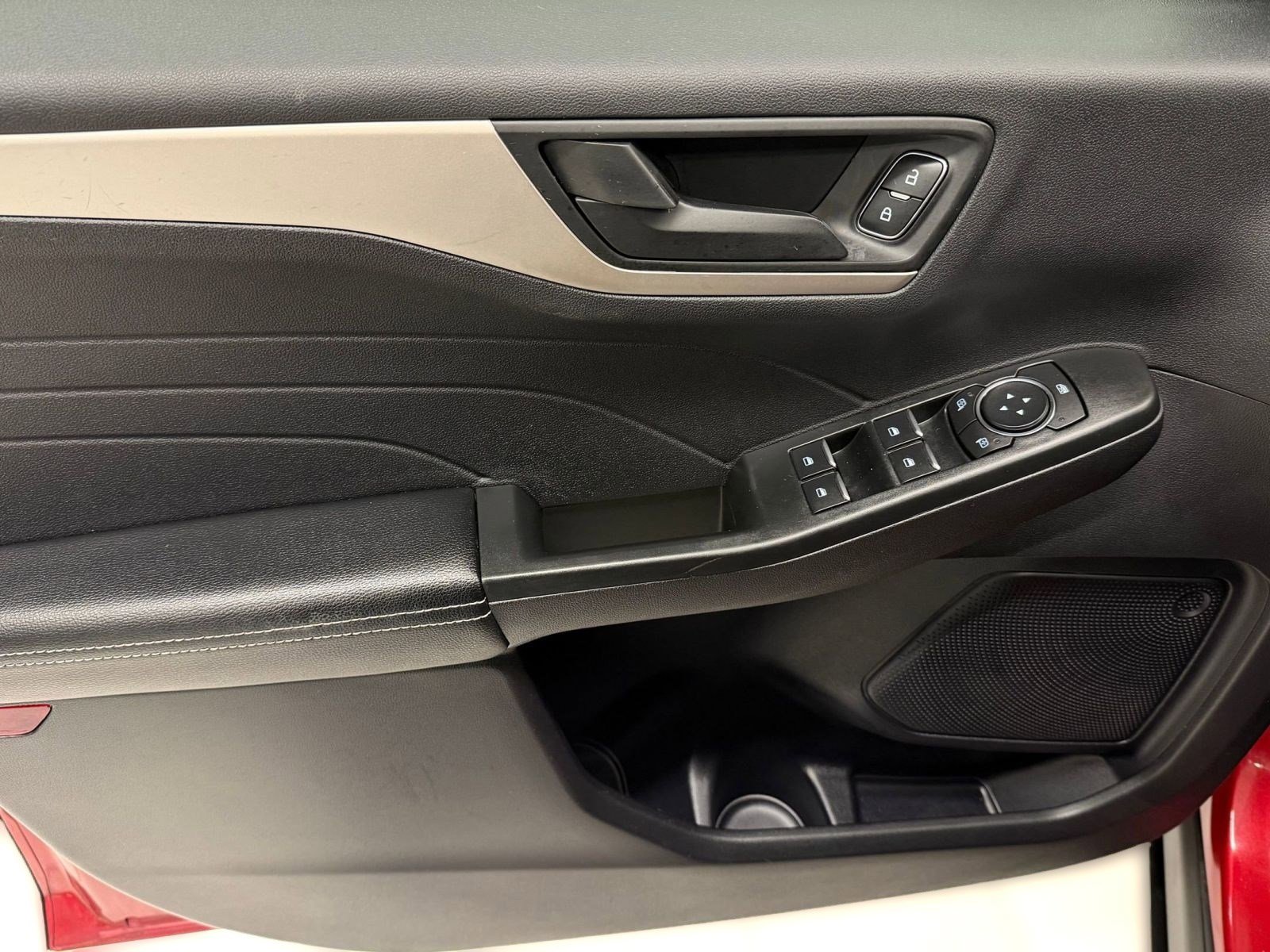 Used 2022 Ford Escape SE image 11