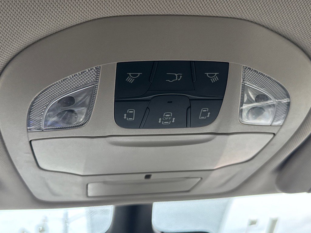 Used 2023 Chrysler Voyager LX image 16