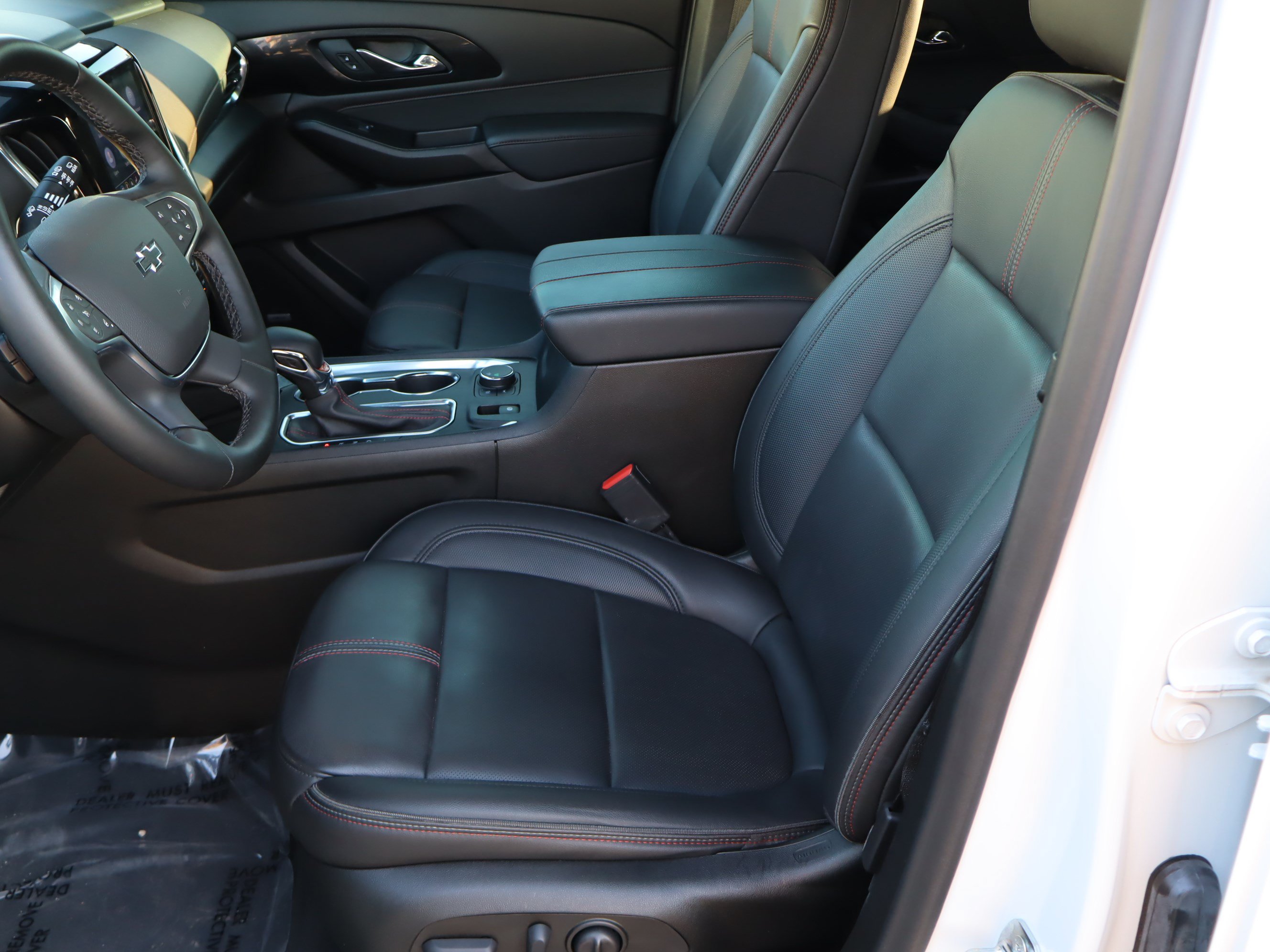 Used 2023 Chevrolet Traverse RS FWD image 17