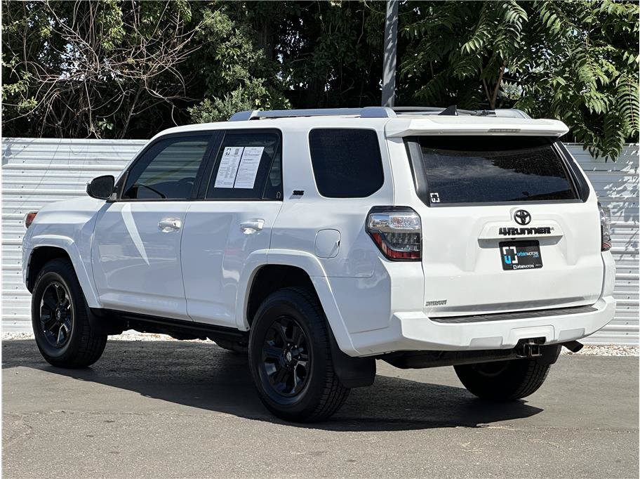 Used 2017 Toyota 4Runner SR5 AWD/4WD image 3